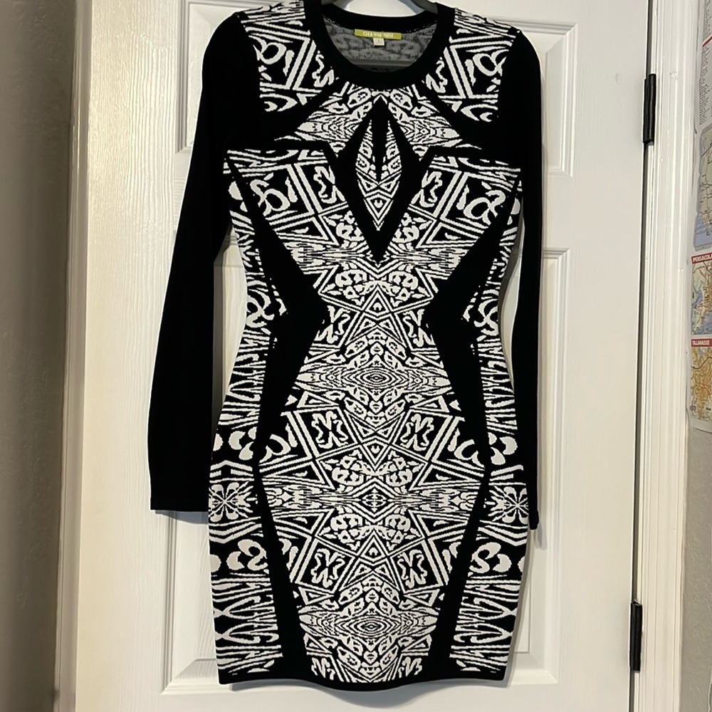Gianni Bini black & white long sleeve dress